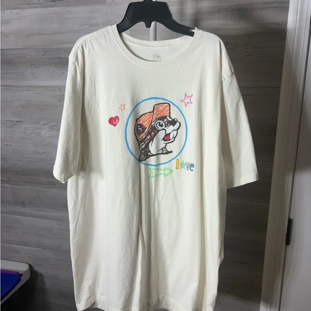 Playful Cream buc-ee Tee 905